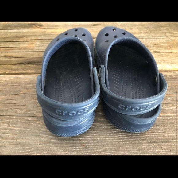 🚫SOLD ON MECARI 🚫Navy crocs size 10 little kids! - Picture 3 of 3